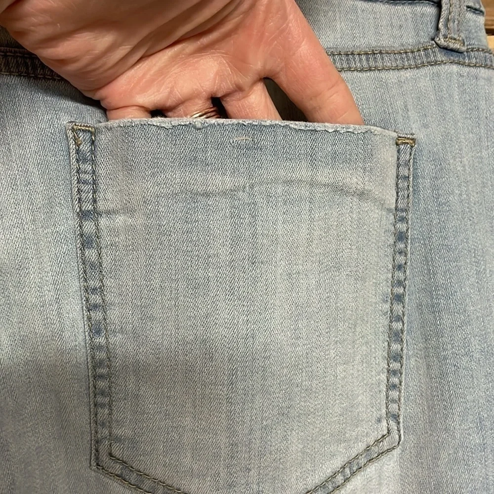 Studio Blue size 32 light wash super stretchy distressed straight leg jeans